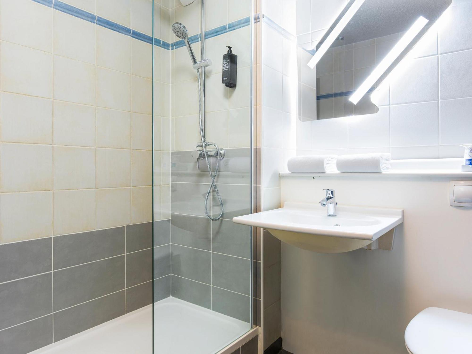 Ibis Budget Bourgoin Jallieu Centre Exterior foto